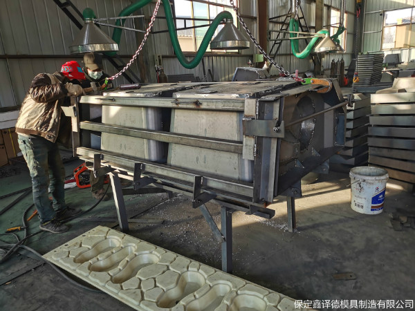 植草箱式挡土墙模具优良材质，箱型挡土墙模具来图定制