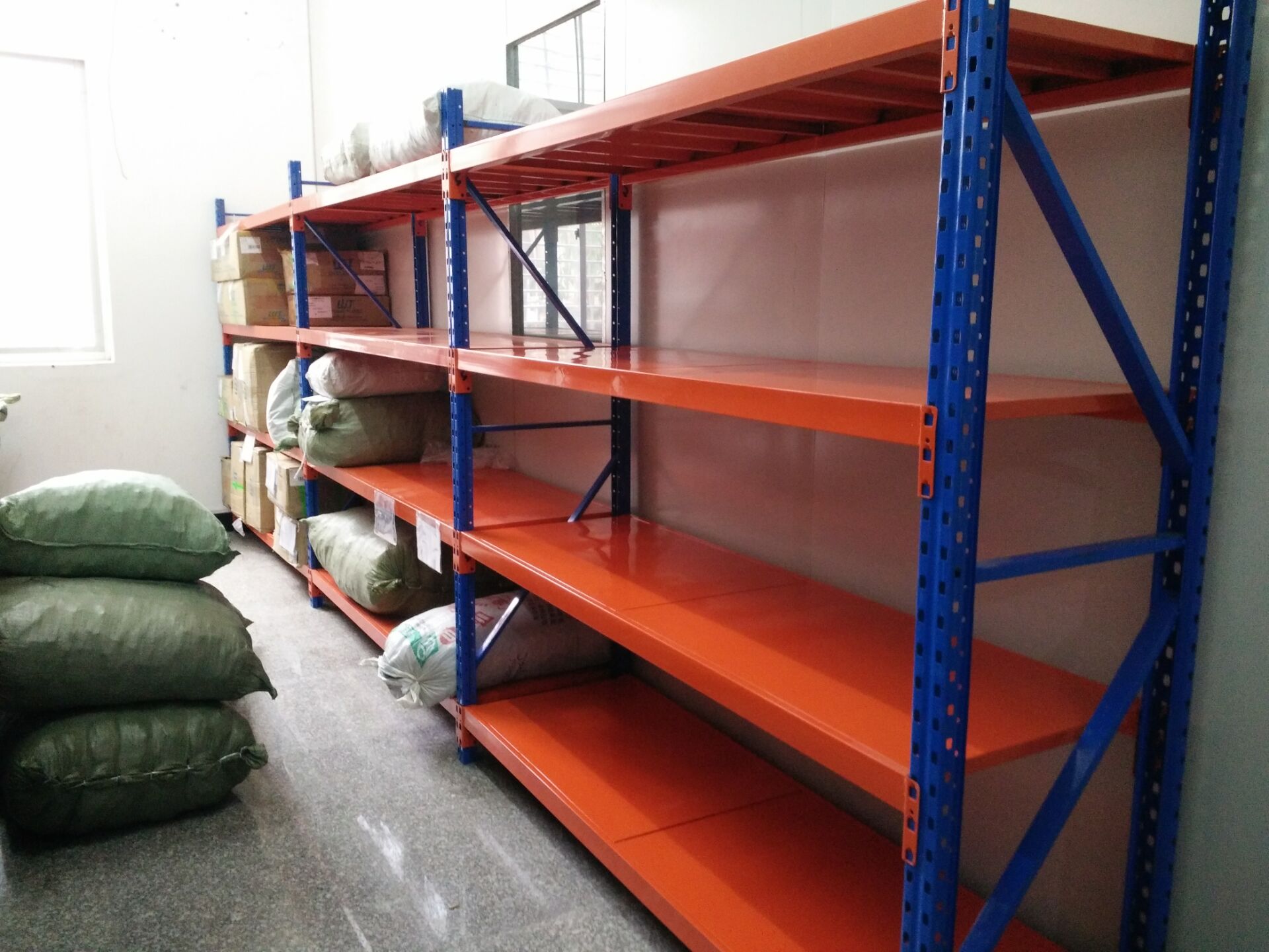 中型仓储货架批