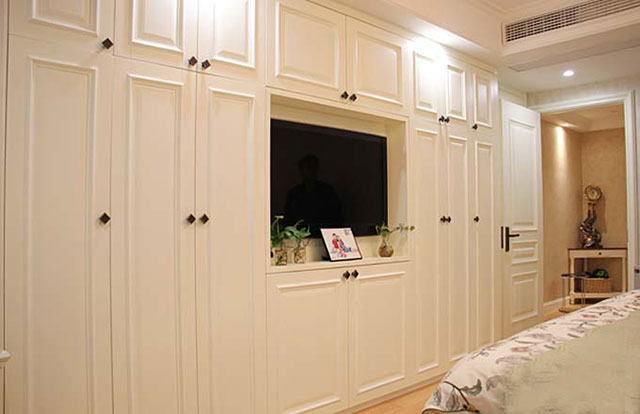 白色衣柜的清洁方法