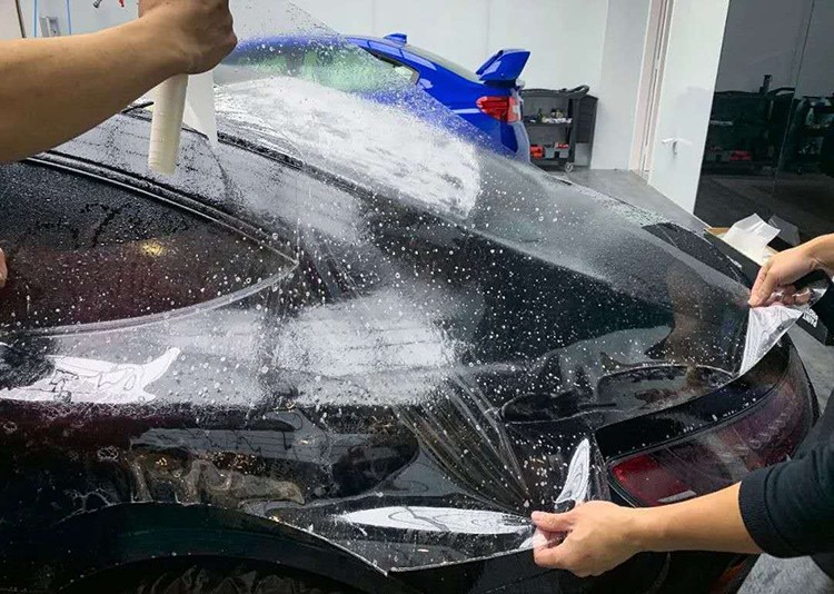 奔驰 AMG 装贴漆面保护膜