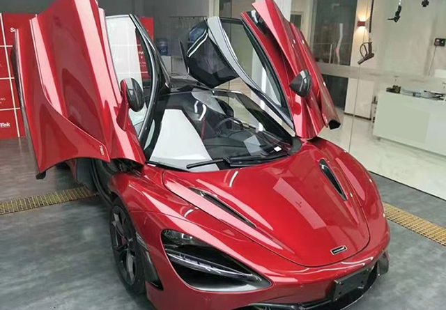 迈凯伦720装贴漆面保护膜