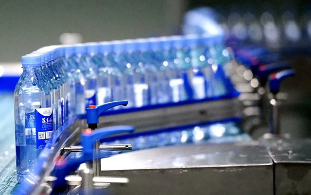 辨别桶装水真伪方法，让冠豸山矿泉水小编教您几招