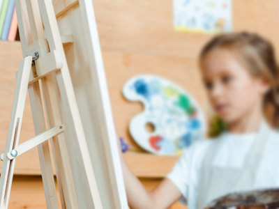 小朋友在画画方面是零基础的，学画画要应该从什么开始学起