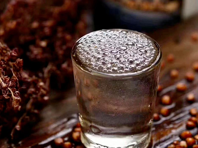 不同香型的酒存放时间多长为适宜？龙岩亿达辰贸易提供龙岩酱贰俩酱香型白酒