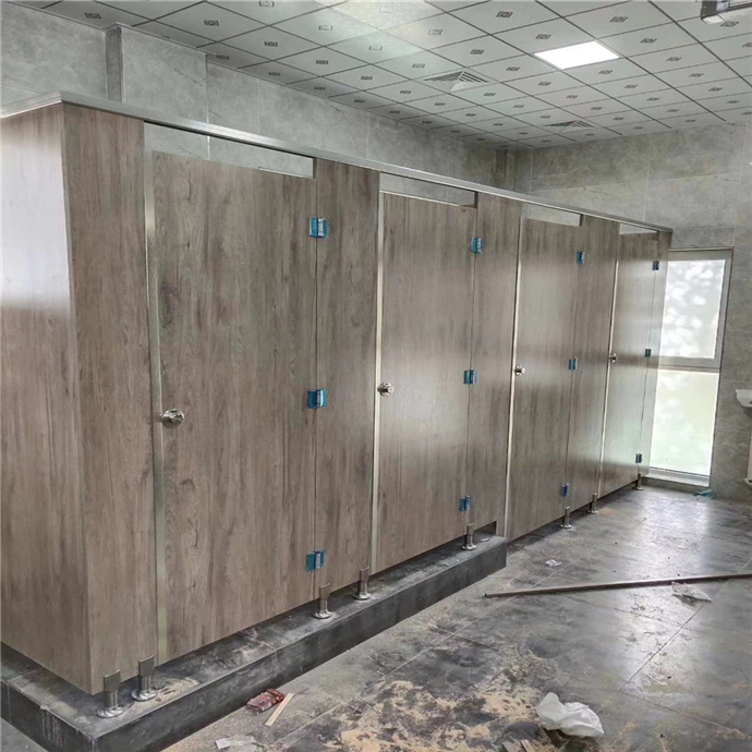 广东车站厕所隔断