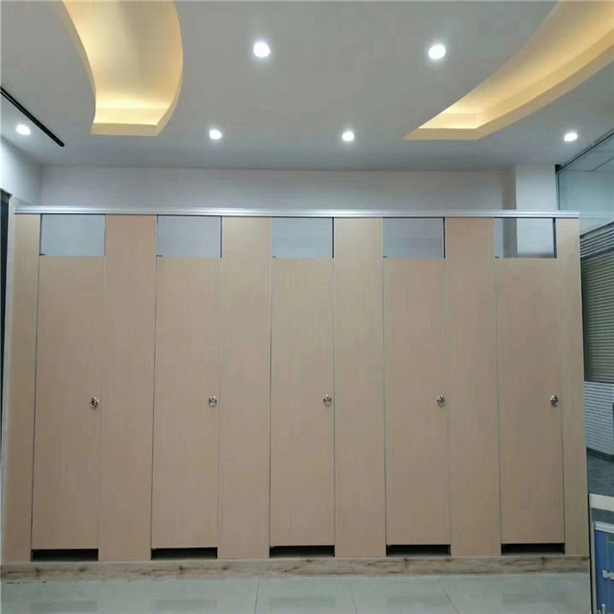 广州车站厕所隔断