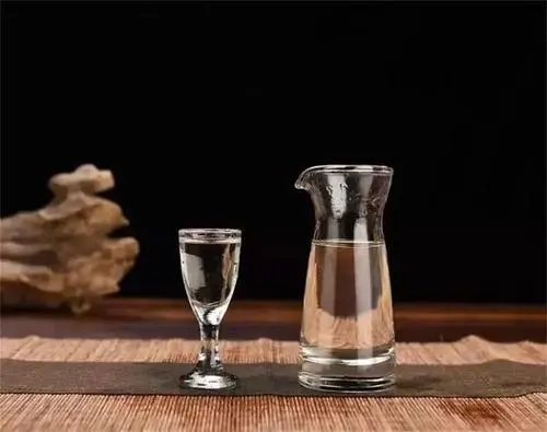  泉州市永盛延福酒业小编分享给您饮酒应该需要礼仪常识