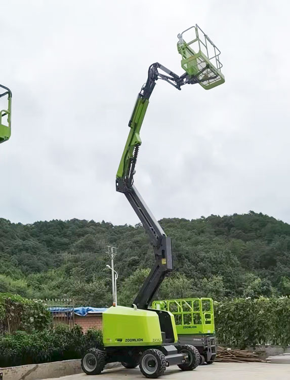 龙岩越达科技小编分享高空作业平台出租使用注意事项