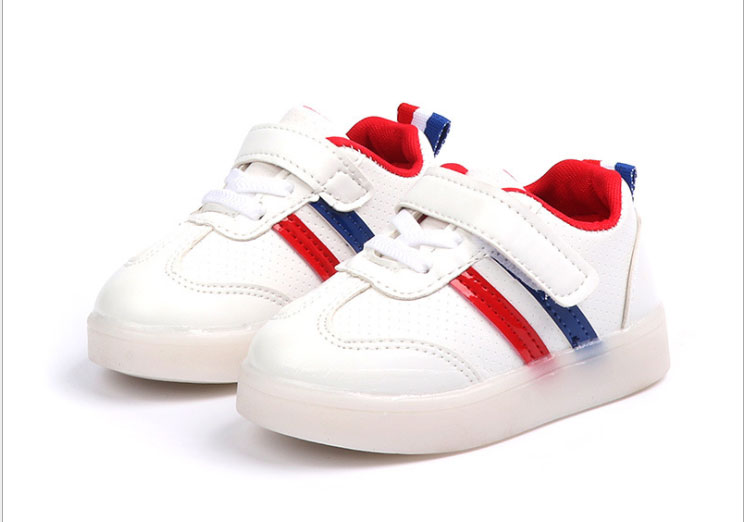 泉州江静商贸巴布豆小白鞋